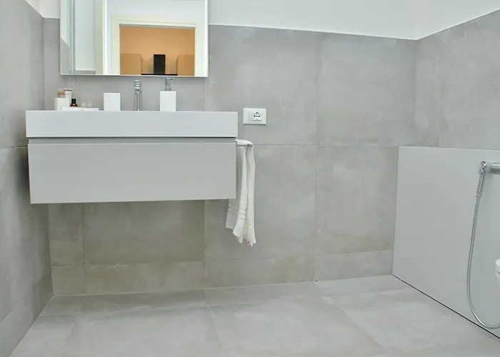 Bright With Terrace And Ocean View 比比翁